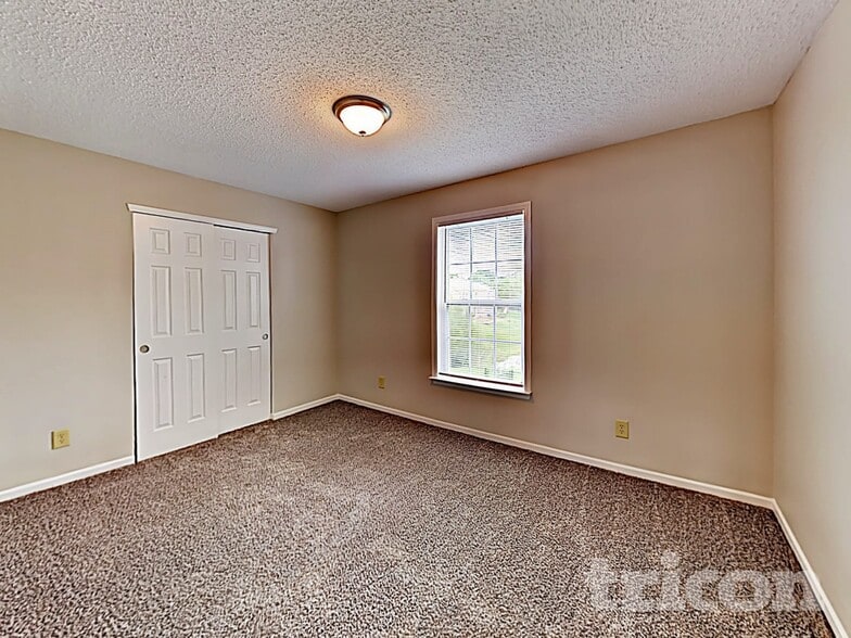 Building Photo - 10813 Inspiration Dr