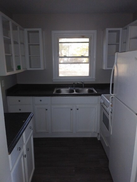 Building Photo - 2371 Brackett St SW