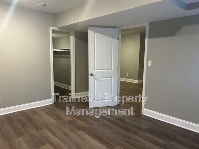 Building Photo - 605 Hillcrest St