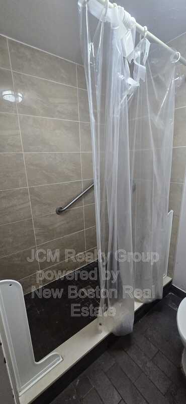 Building Photo - 5 Union Ave