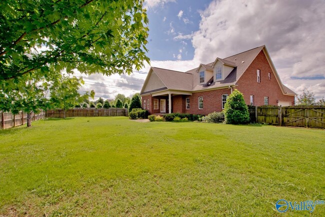 Building Photo - 4905 Saddle Ridge Dr SE