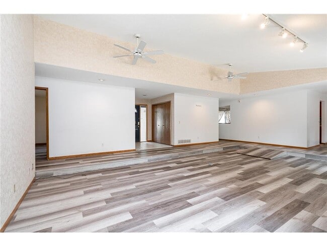 Building Photo - 3620 Saratoga Ln N