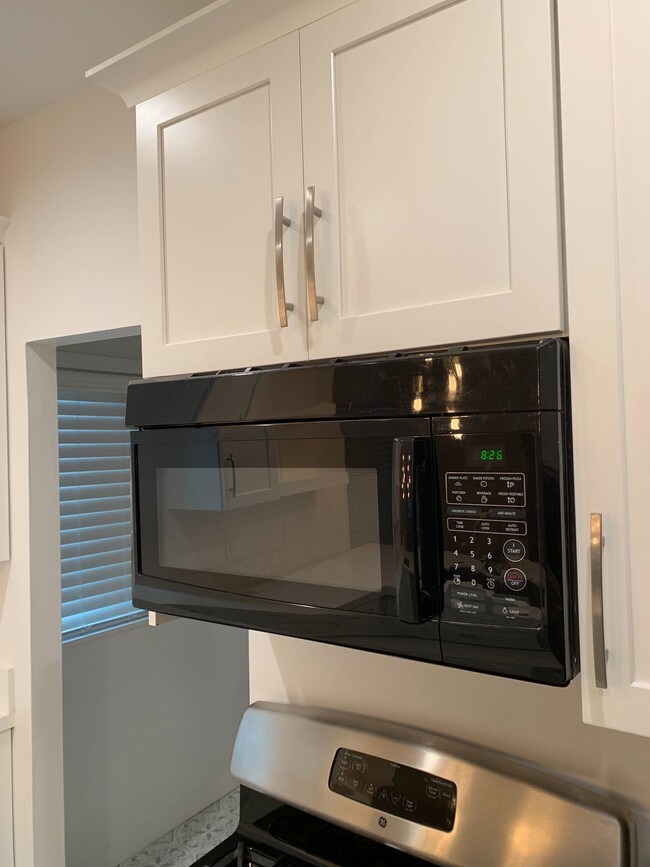 Microwave - 42 Navy St