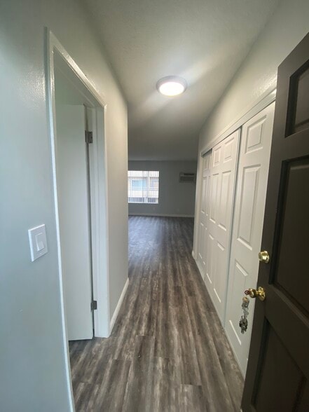 Building Photo - Valle Haven