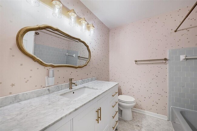 Building Photo - 5330 Balcones Dr