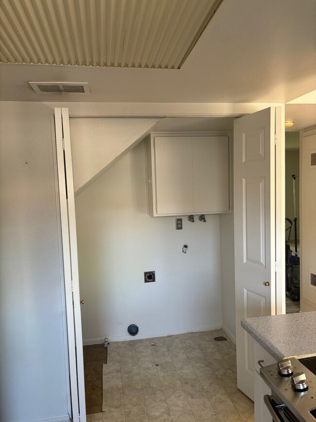 Building Photo - Updated 3bd/2.5ba Townhome in Lakewood