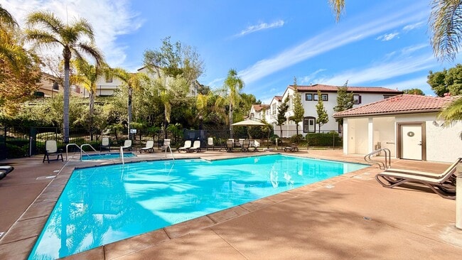 Building Photo - Bright & Lovely Two Story Townhome in the VistaMonte at San Luis Rey HOA Community of Oceanside!