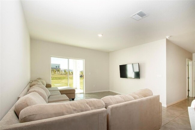 Building Photo - 3513 Hilltop Cir