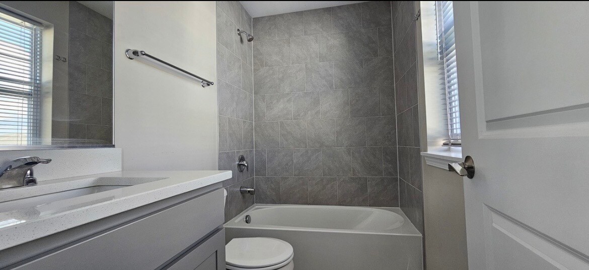 Building Photo - 210 Timberleaf Cir