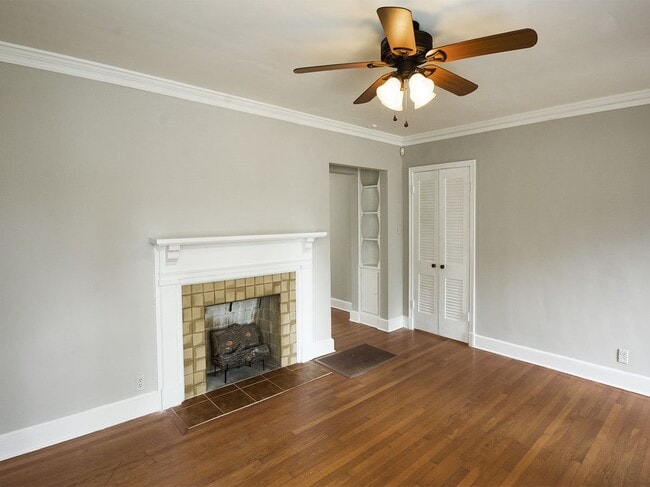 Building Photo - DARLING UPDATED 2 bed, 1 bath with updated appliances in HIGH POINT TERRACE