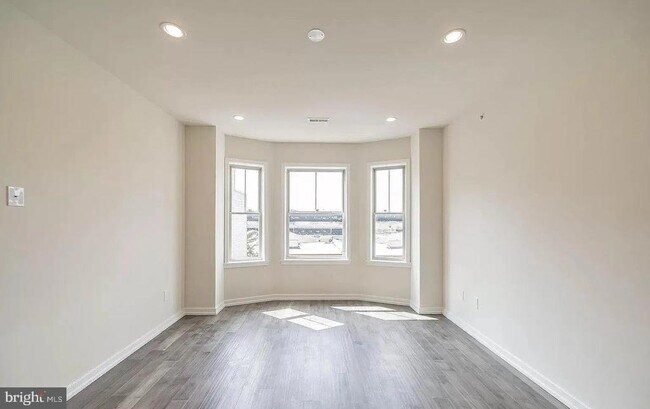 Building Photo - 1439 S Taylor St