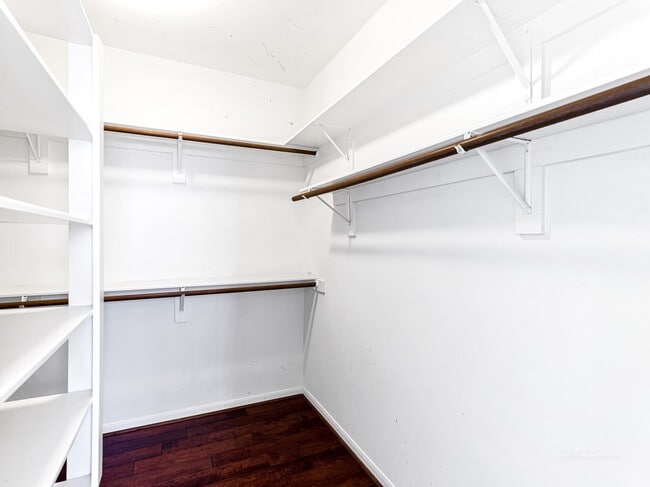 Building Photo - 5407 Lake Pl Dr