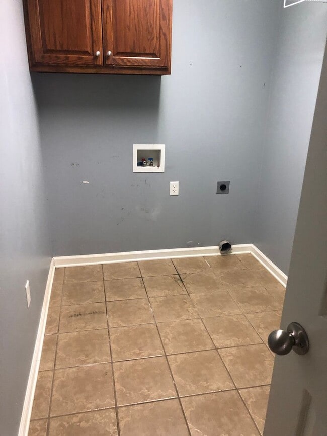 Building Photo - Charming 3-Bedroom Home in a Quiet Neighbo...