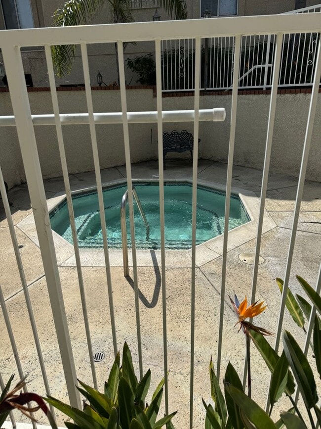 Building Photo - Downtown Brea Townhome