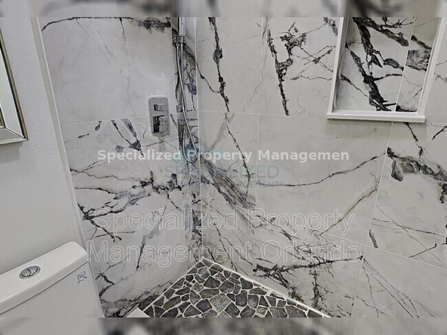 Building Photo - 539 S Keech St