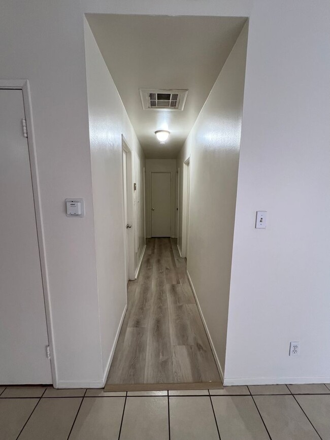 Building Photo - (APPLICATION PENDING) West Lancaster Home