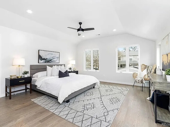 Building Photo - 2458 Chase St