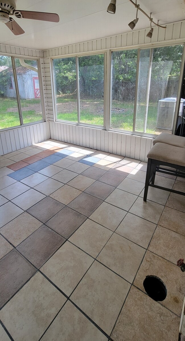 Building Photo - 318 W Whatley St