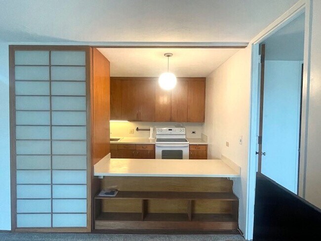 Building Photo - Beautiful 1 Bedroom / 1 Bath at Queen Emma Gardens