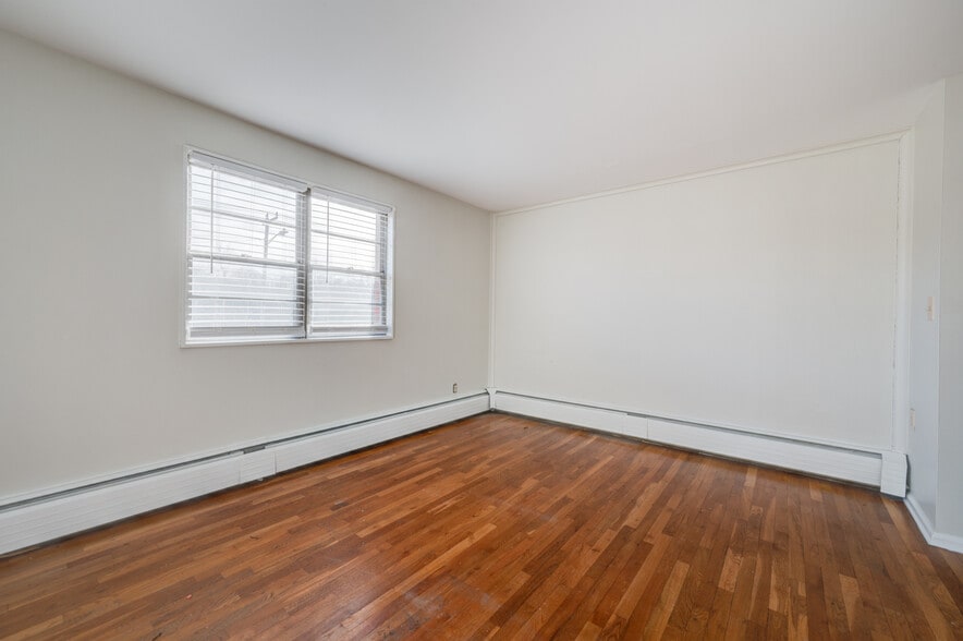 Building Photo - 103 Cooper Hill St