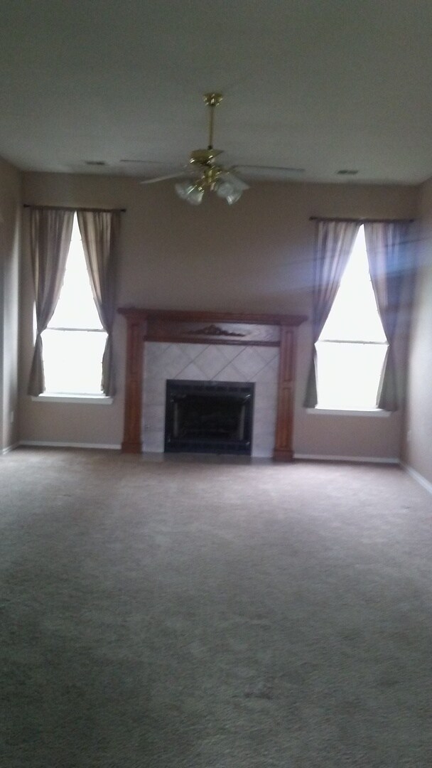 Building Photo - Very nice 3 bedroom home with an office in...