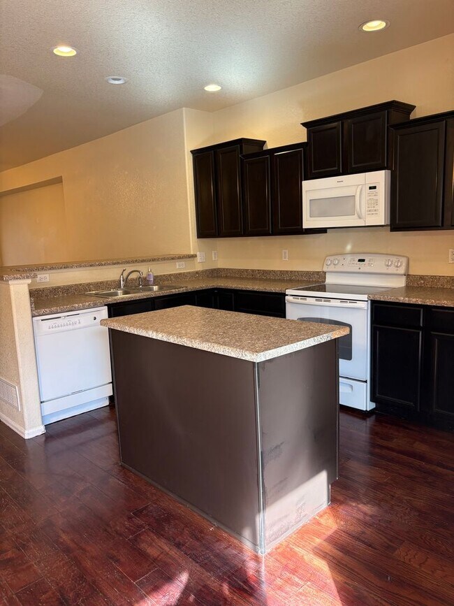 Building Photo - 3 Bedroom 2.5 Bath Townhome  with AC in Lorson Ranch