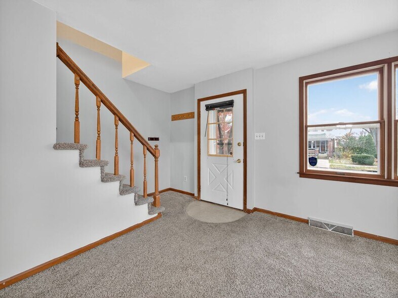 Building Photo - 2149 W Allen St