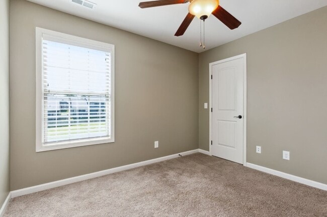 Building Photo - 1275 Golden Eagle Way