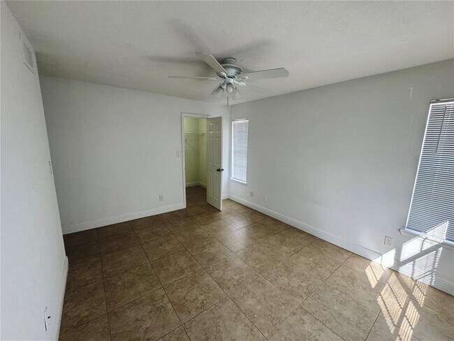 Building Photo - 5533 Chrishire Way