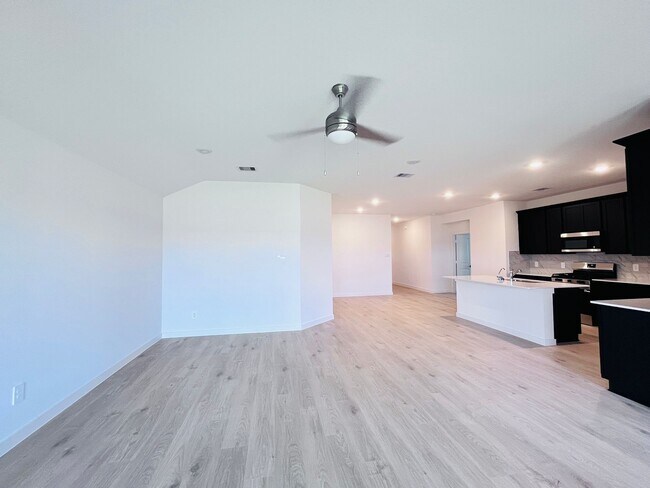 Building Photo - 30634 Windermere