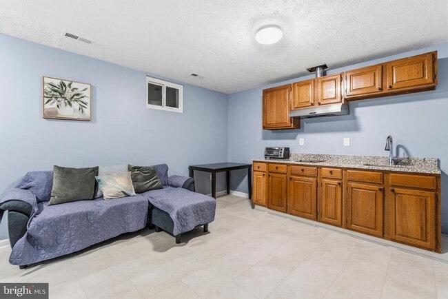 Building Photo - 13922 Rutgers Ct