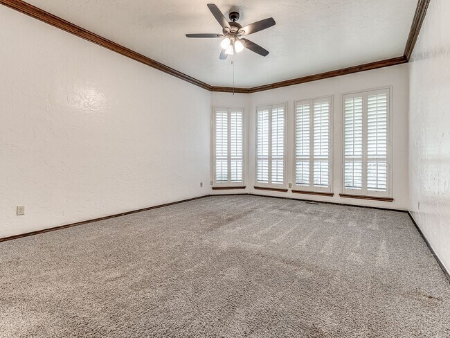 Building Photo - Spacious Home + East Edmond + 4 bedrooms + Fox Lake