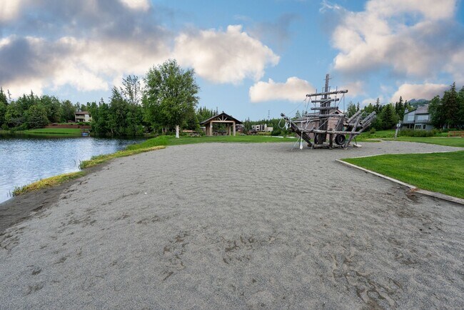 Building Photo - 11071 Mountain Lake Dr