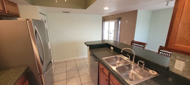 Building Photo - 1150 Carmel Cir