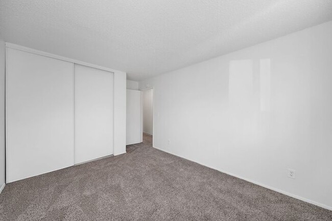 Building Photo - 2 bedroom 1 bath! Pets OK! MOVE IN SPECIAL...