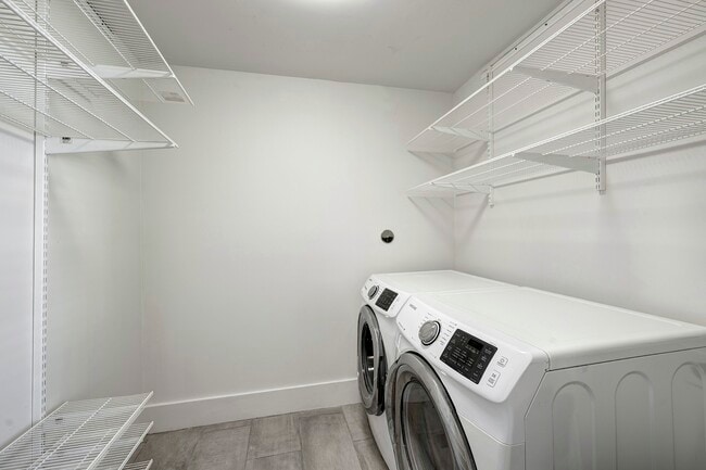 Building Photo - 3008 Amherst St