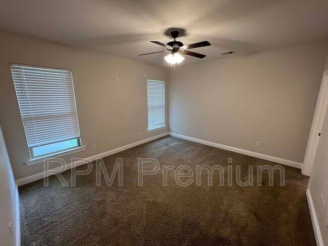 Building Photo - 6212 Lake Edge Dr