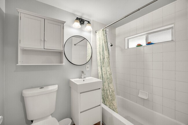 Building Photo - 1048 N Hermosa Dr