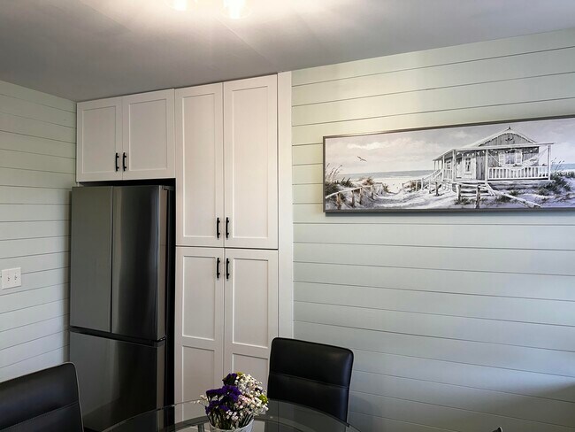 Building Photo - 6142 SE Landing Way
