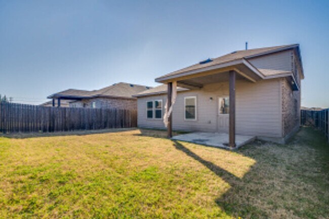 Building Photo - Beautiful 4/2.5 in Forney - like new!