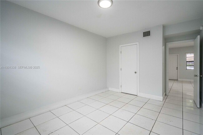 Building Photo - 400-481 81st St