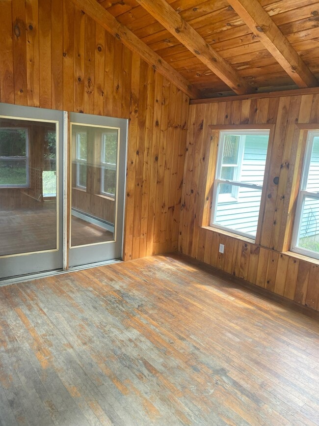 Building Photo - 1032 Swan Lake Ave