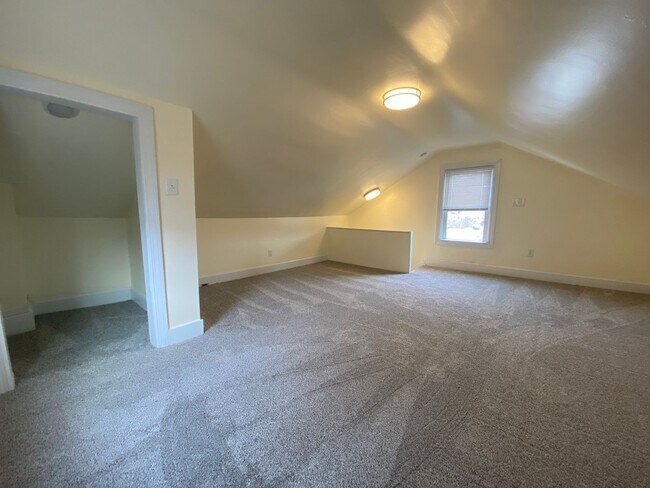 Building Photo - 409 Parkwood Rd