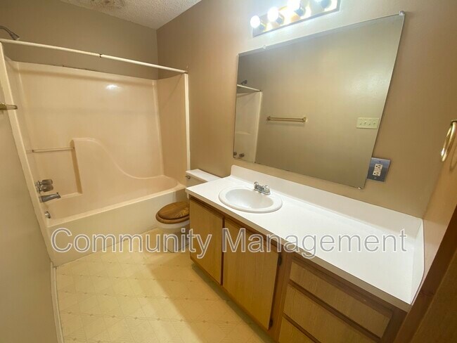 Building Photo - 2639 Nannette Dr