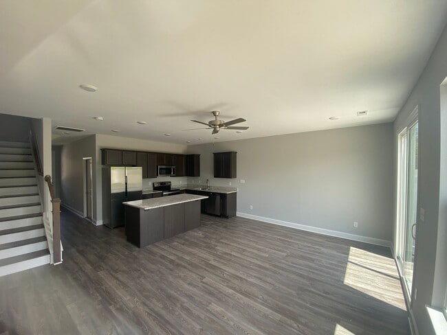 Building Photo - Modern Townhome in Snowmass Subdivision! N...