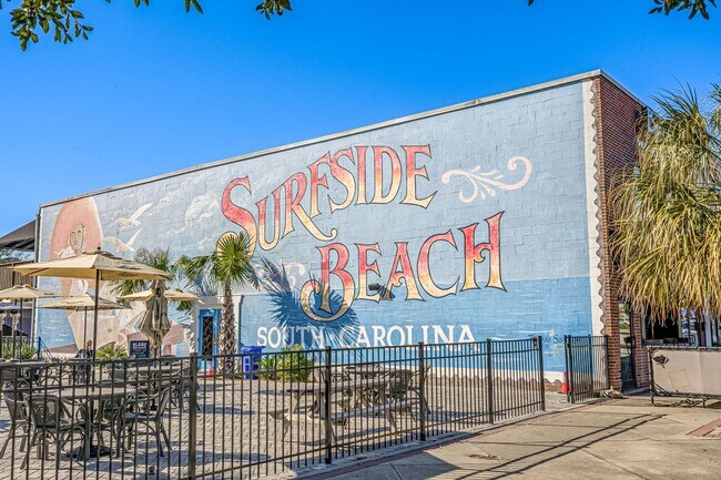 Building Photo - Long Term Furnished Top Floor Condo - 2 bed/2bath with Community Pool