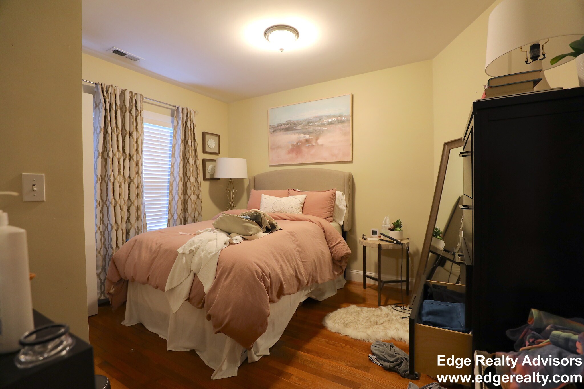 Building Photo - 62 Dunboy St