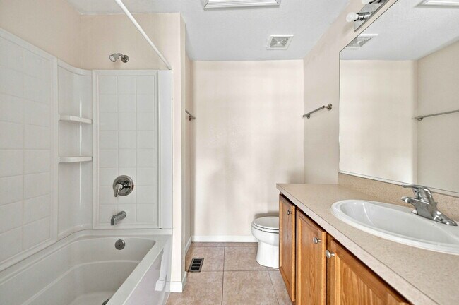 Building Photo - END-UNIT TOWNHOME FOR RENT IN GATED WYNCHASE AT FORE RANCH!