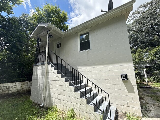 Primary Photo - 121 Patrick St