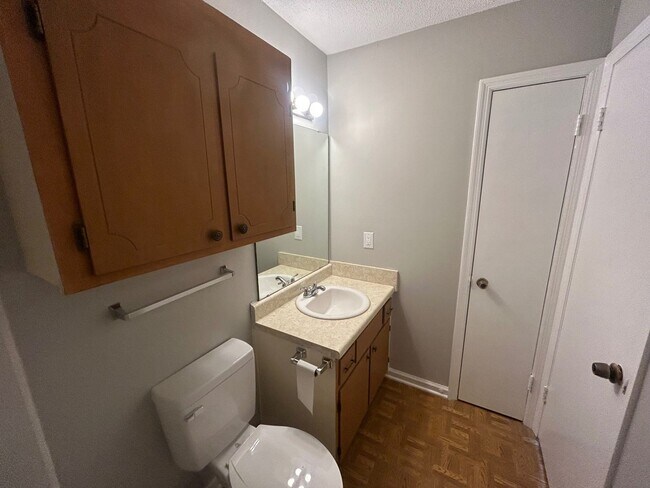 Building Photo - 940-403 Glenn Street, West Columbia SC 29169